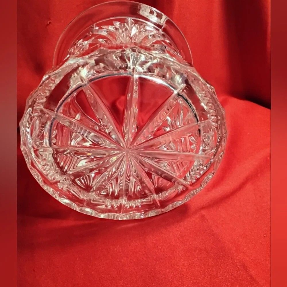 Vintage Starburst Bucket ~ Heavy Glass Scalloped Bottom